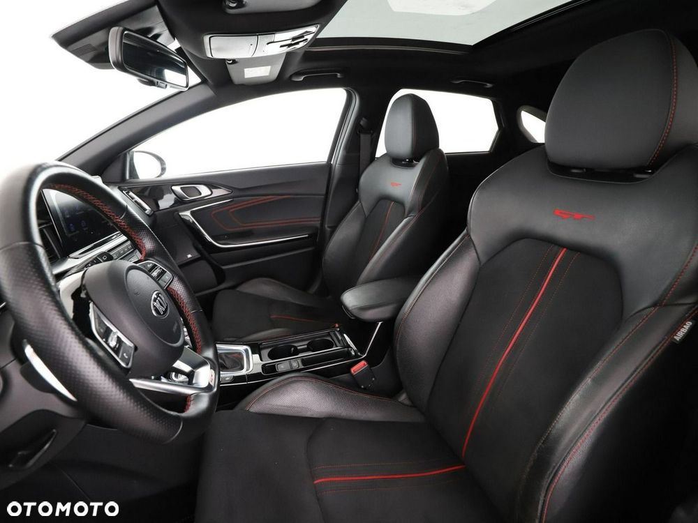 Kia ProCeed 1.6 T-GDI GT DCT - 13
