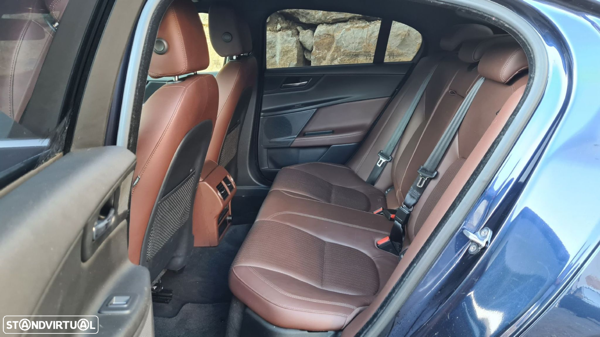 Jaguar XE 2.0 D Prestige - 33