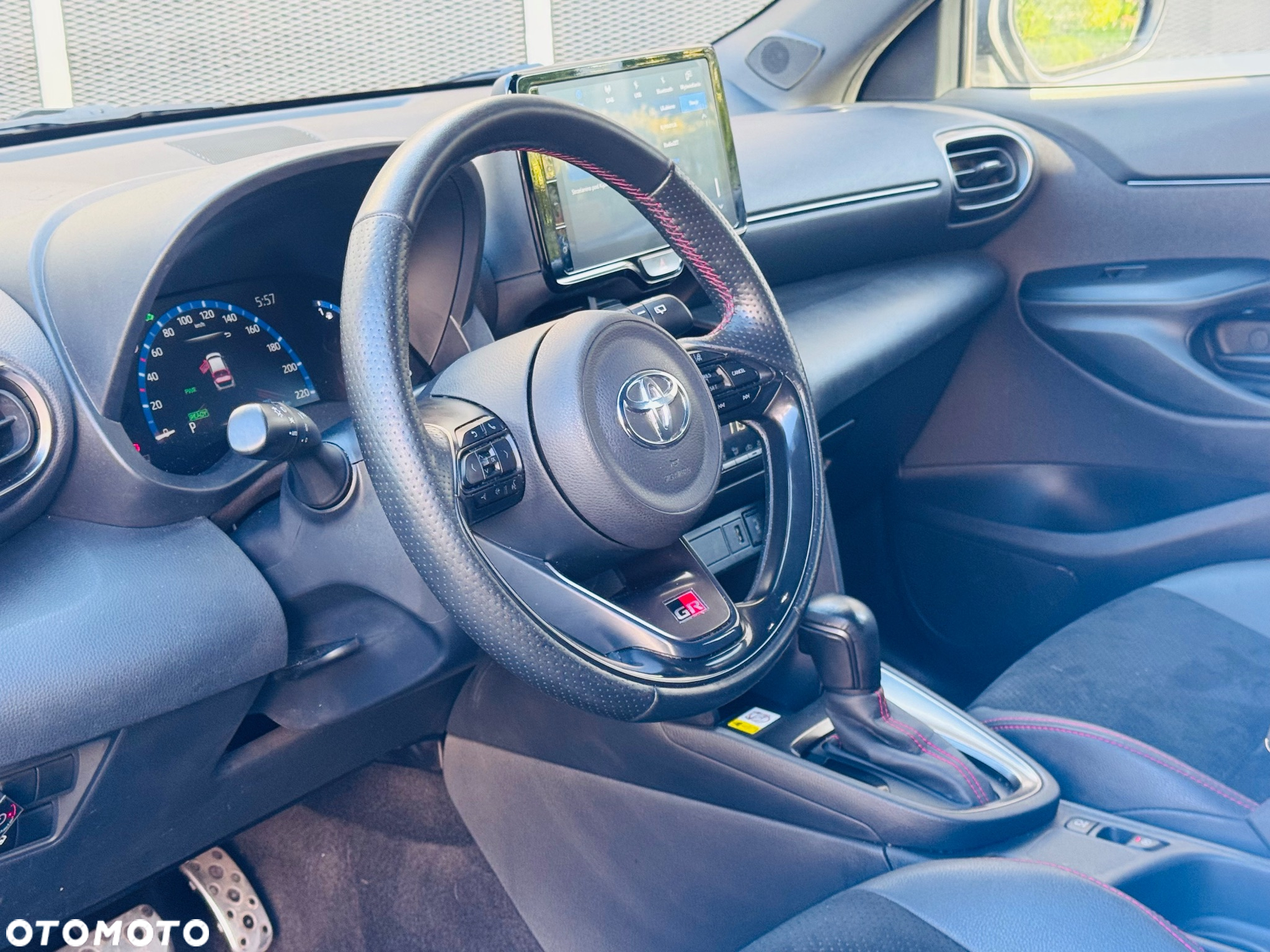 Toyota Yaris Cross Hybrid 1.5 GR Sport - 26