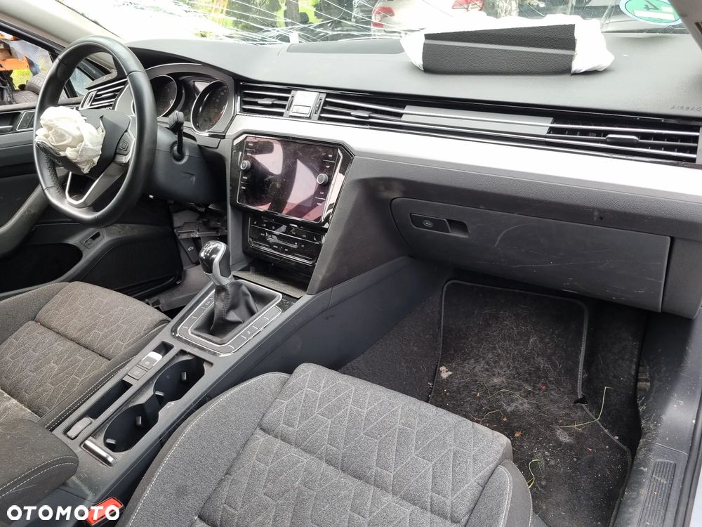 Volkswagen Passat Variant 2.0 TDI (BlueMotion Technology) Highline - 16