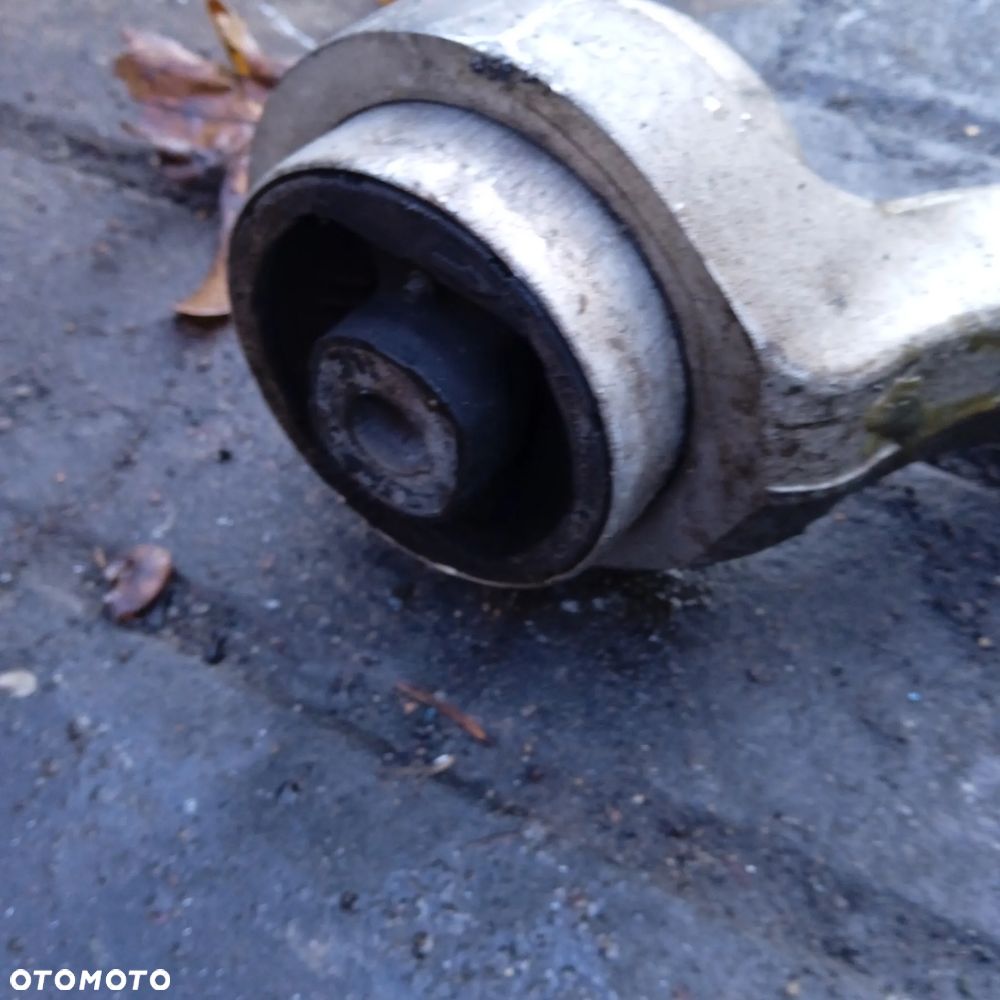 Wahacz lewy A4 B9 8W0407695B - 2