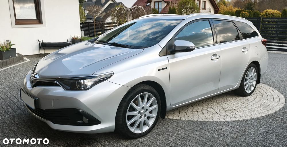 Toyota Auris 1.8 HSD Luna - 2