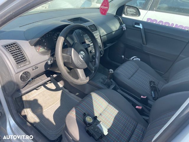 Dezmembrez Volkswagen Polo 9N 1.2 benzina BME 2007 - 3