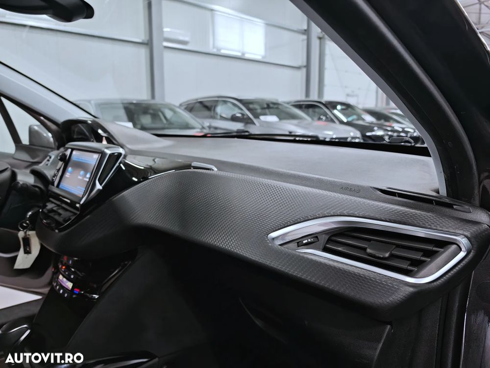 Peugeot 2008 PureTech 130 Stop&Start EAT6 Signature - 22