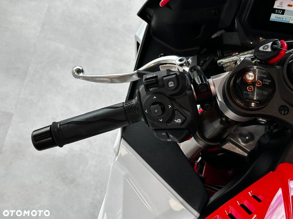 Yamaha R9 - 8