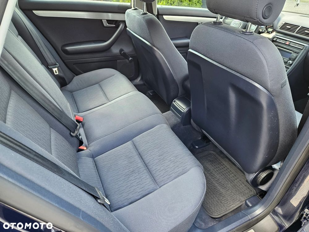 Audi A4 Limousine - 12