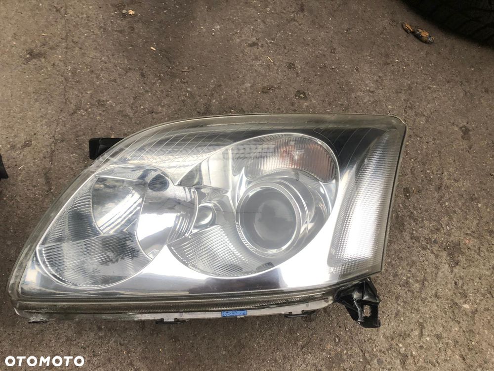 Toyota Avensis T25 LIFT   LAMPY PRZÓD XENON CENA ZA 2 SZTUKI - 3