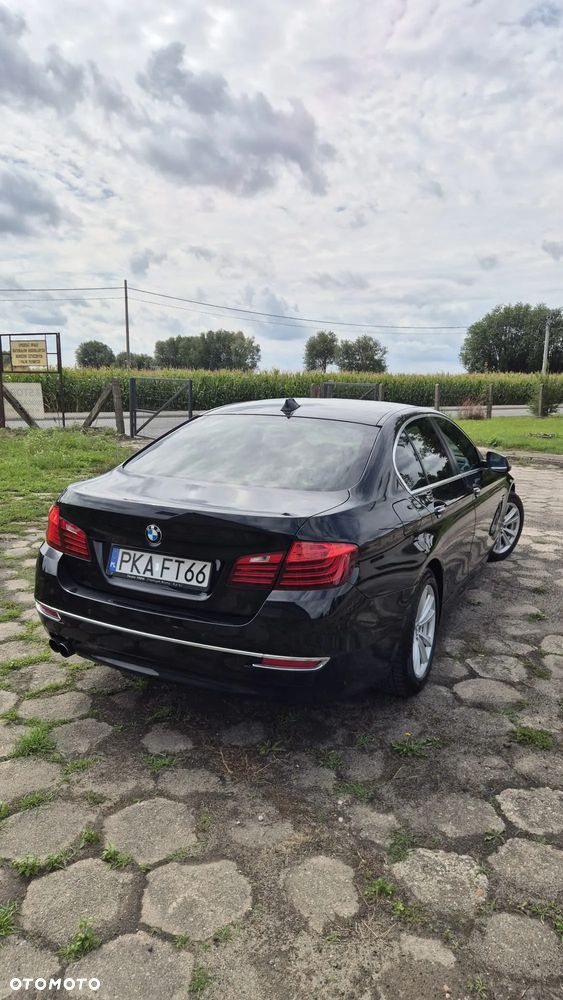 BMW Seria 5 525d xDrive - 11