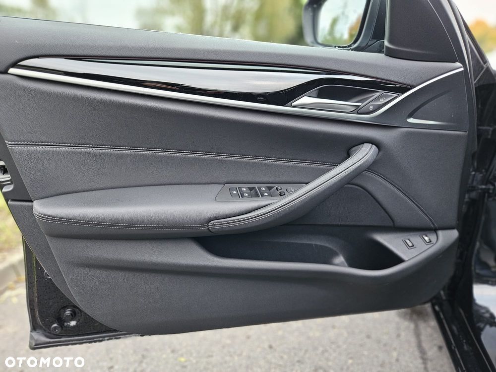 BMW Seria 5 530e Luxury Line - 22