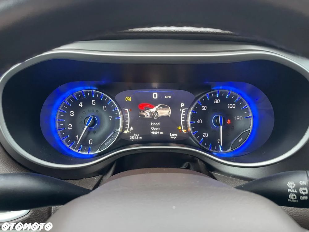 Chrysler Pacifica - 12