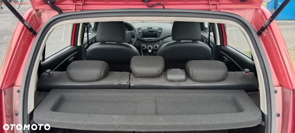 Hyundai i10 1.1 Base - 25