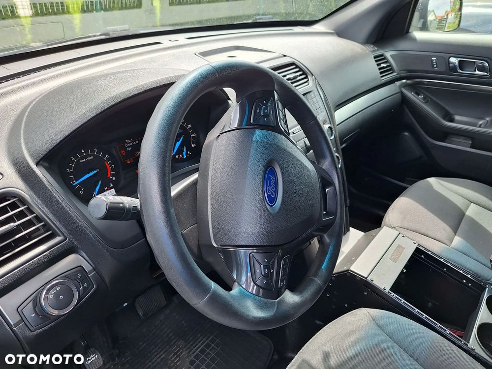 Ford Explorer - 16