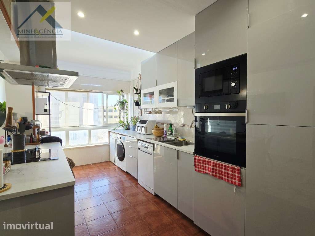 Apartamento Duplex T6 com terraço e varandas em Setúbal - Grande imagem: 2/45