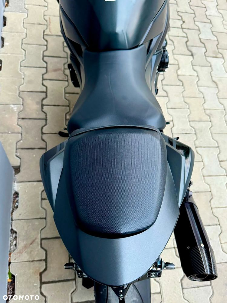 Suzuki GSX - 23
