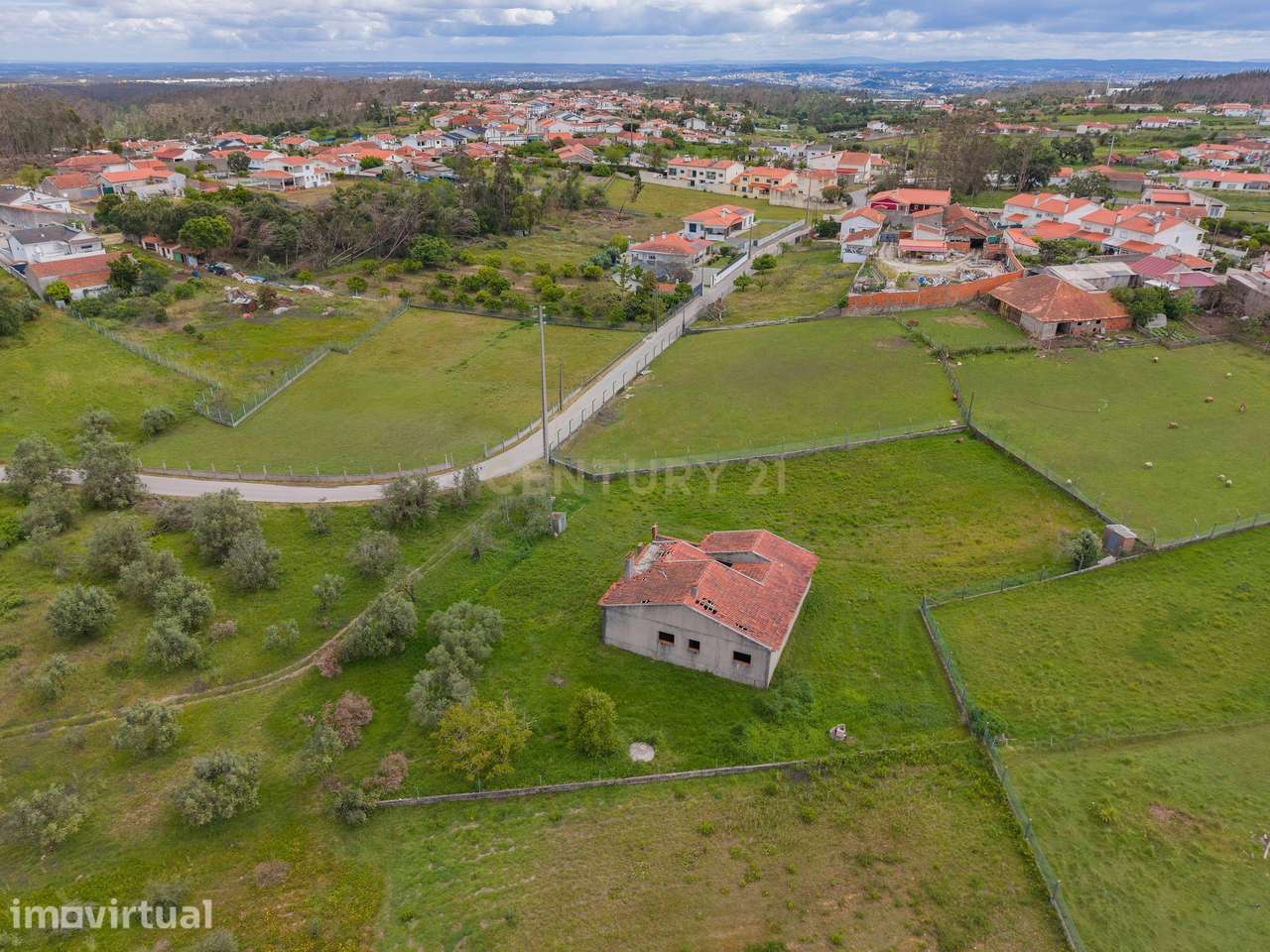 Terreno com Moradia em Construção - Grande imagem: 5/9