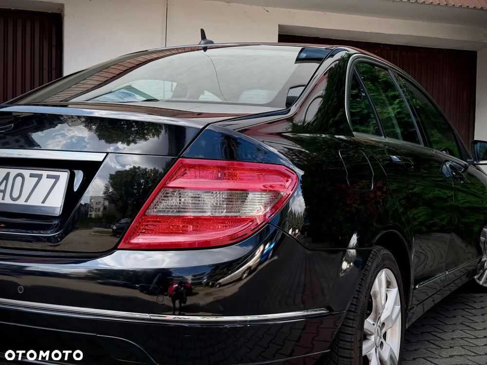 Mercedes-Benz Klasa C 180 CGI Automatik BlueEFFICIENCY Avantgarde - 6