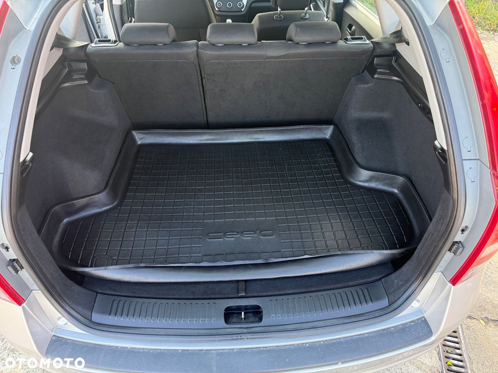 Kia Ceed - 9