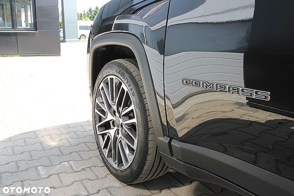 Jeep Compass - 33
