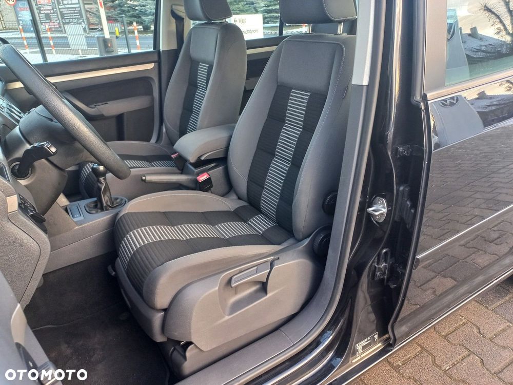Volkswagen Touran - 18