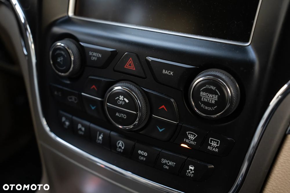 Jeep Grand Cherokee - 21