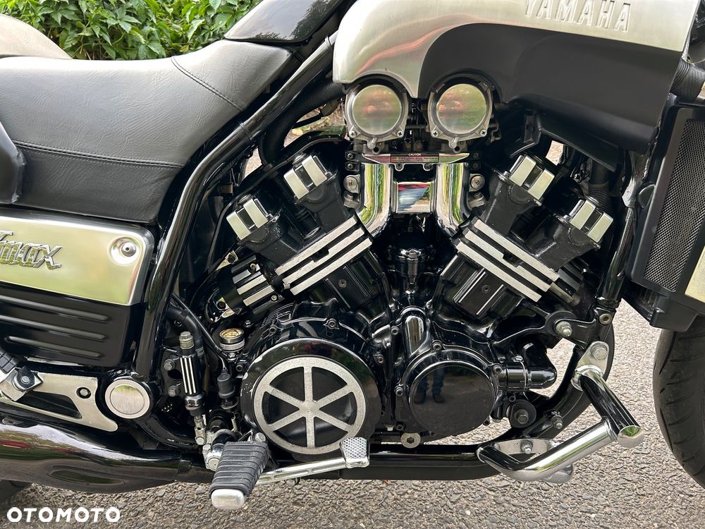 Yamaha V-MAX - 11