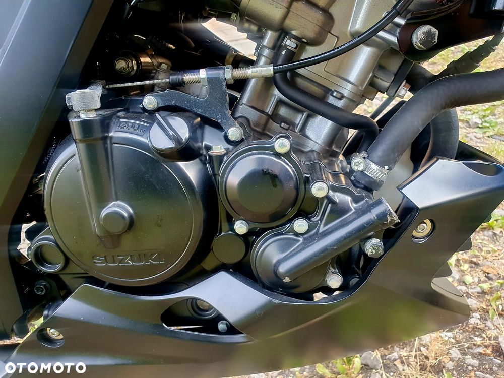 Suzuki GSX - 22