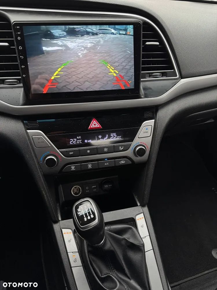 Hyundai Elantra 1.6 Comfort - 13