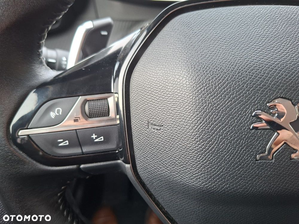 Peugeot 2008 1.2 PureTech Allure S&S EAT8 - 12
