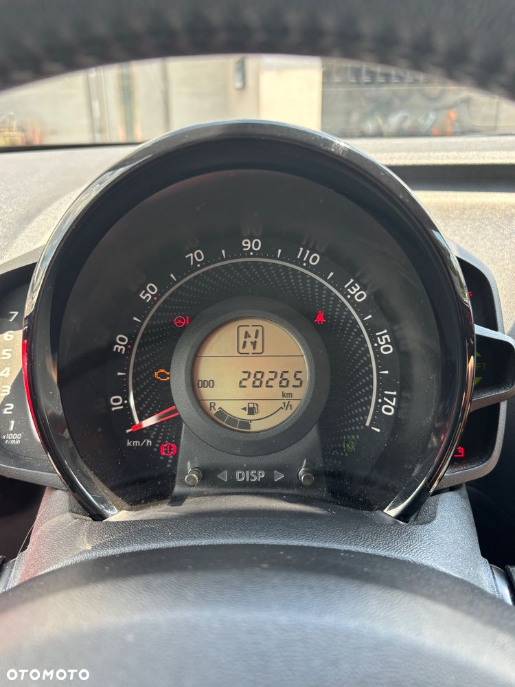 Toyota Aygo x.shift x-play connect - 6