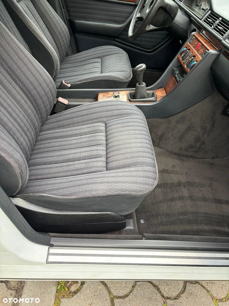 Mercedes-Benz W124 (1984-1993) - 12