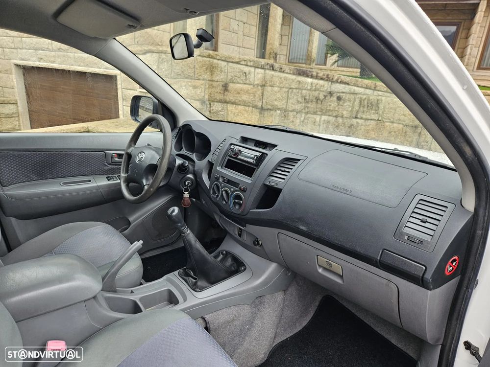 Toyota HILUX 5 LUGARES 2.5 CC 102 CV - 17