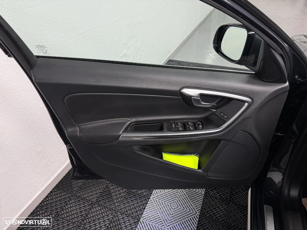 Volvo V60 D6 Plug-In-Hybrid AWD Geartronic Summum - 15