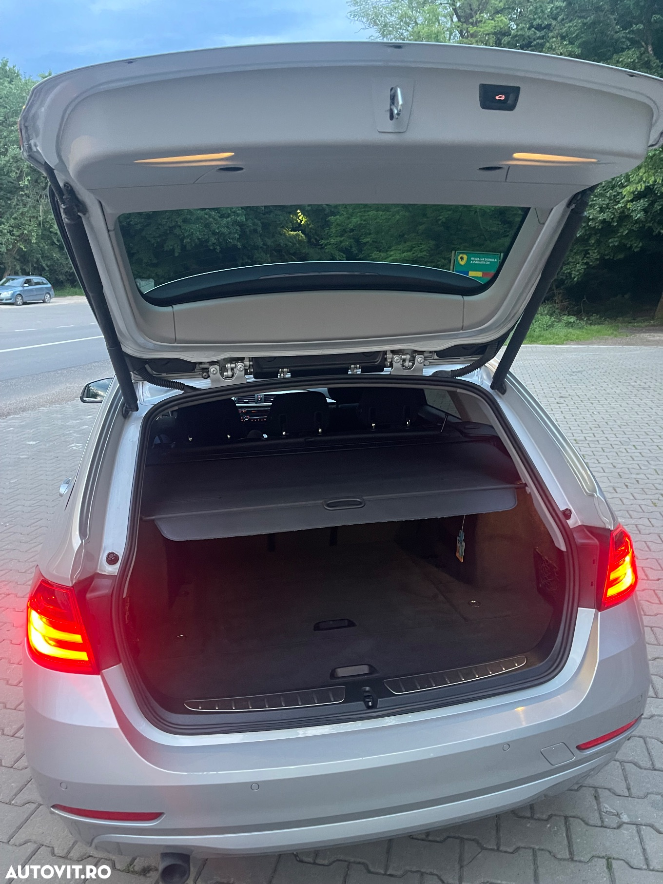 BMW Seria 3 318d - 9
