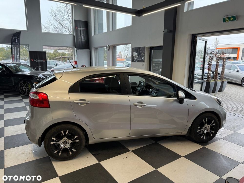 Kia Rio - 4