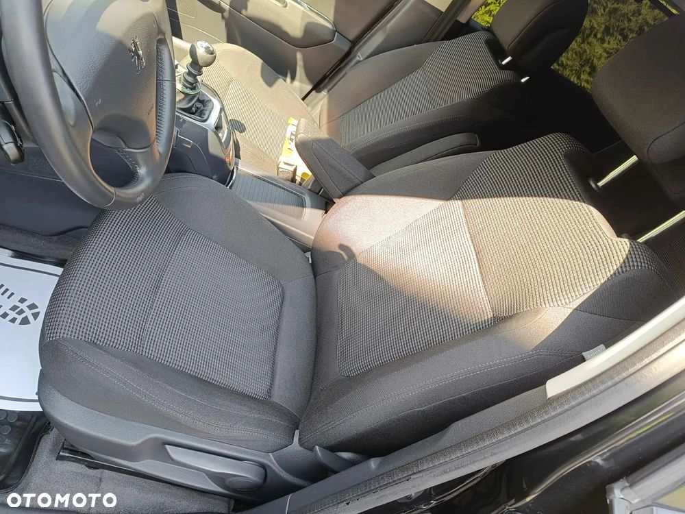 Peugeot 5008 1.6 THP Family 7os - 18