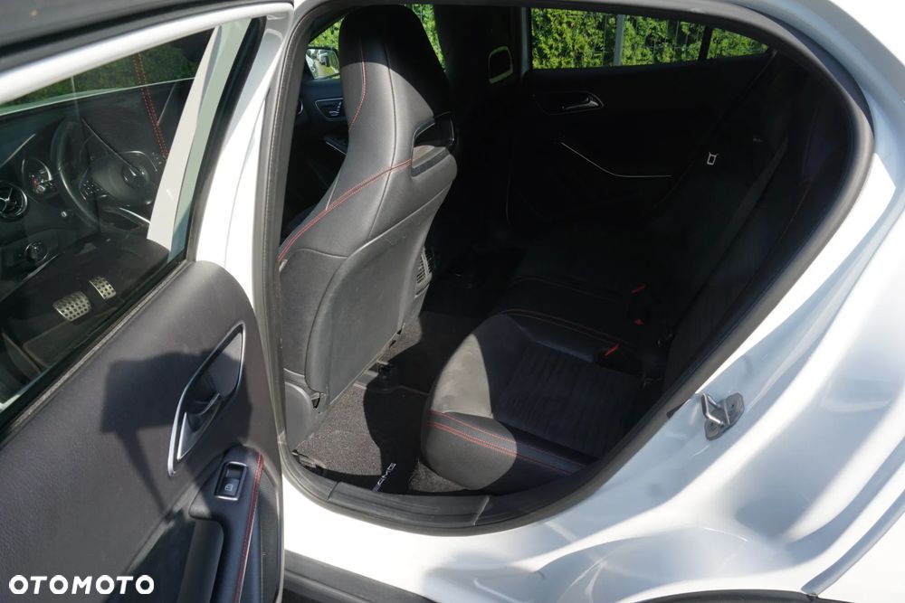 Mercedes-Benz GLA 220 4-Matic AMG Line - 17