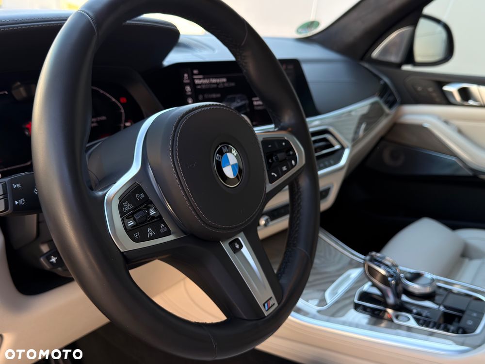 BMW X5 M M50i - 31