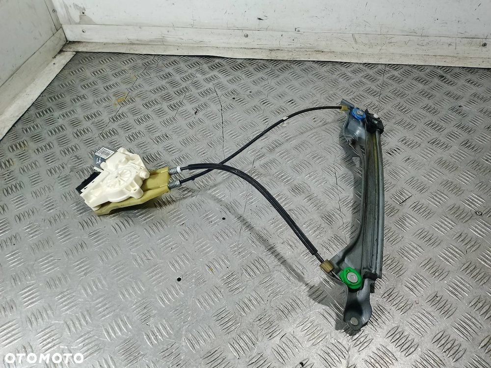 PODNOŚNIK SZYBY PRAWY TYŁ RENAULT LAGUNA III 827000001R  827300001R - 1