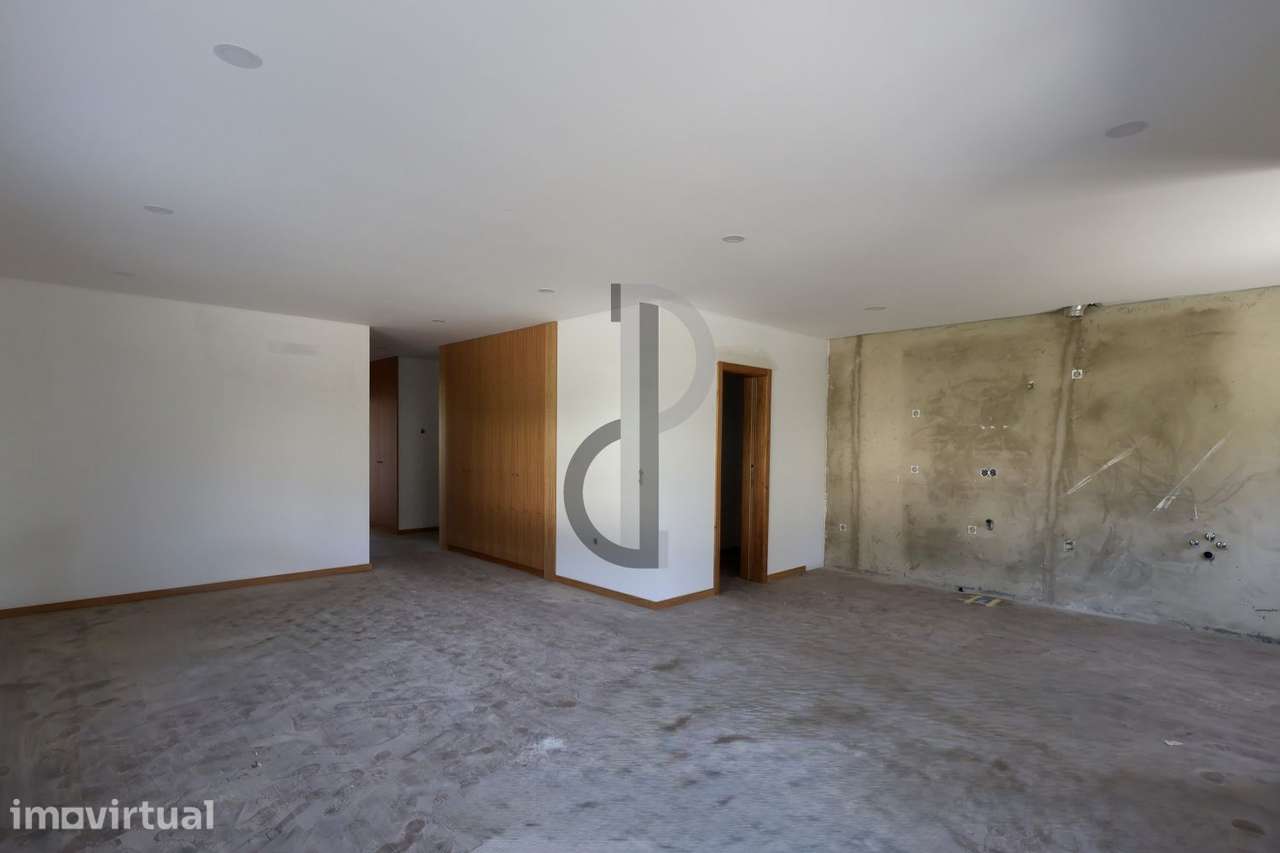 Apartamento T2+1 com 3 frentes e varandas - Junto ao Picoto - Grande imagem: 4/18