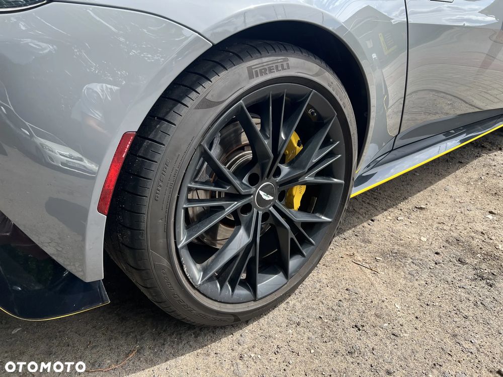 Aston Martin Vantage - 16