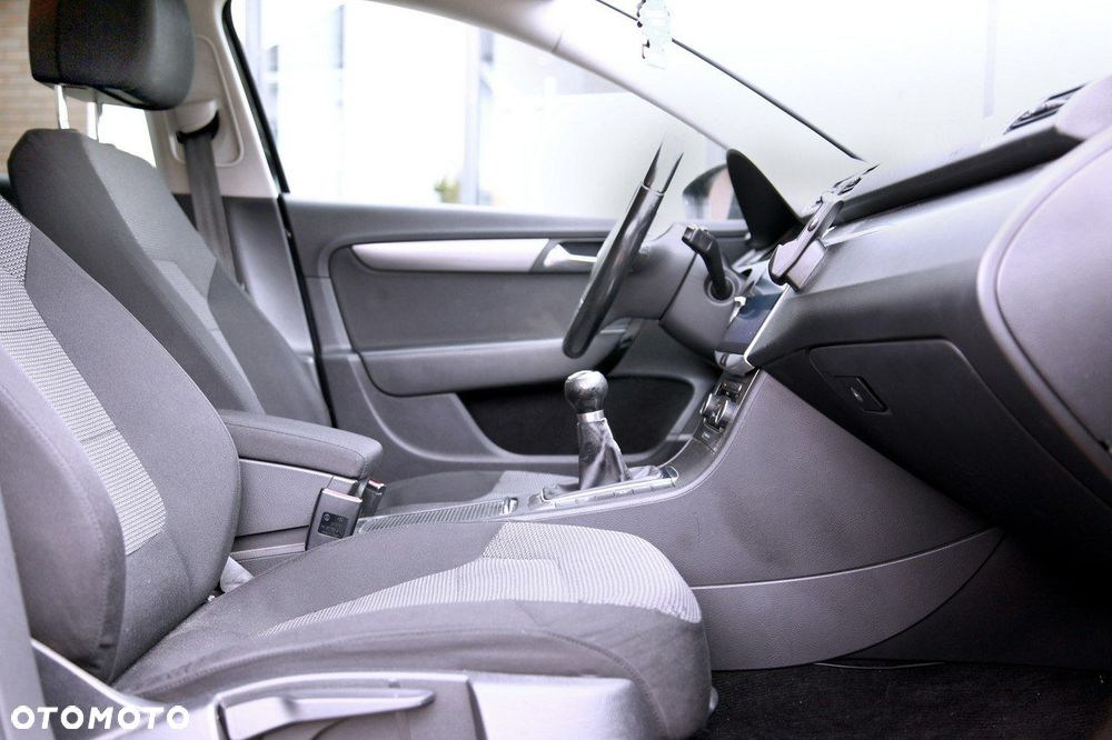 Volkswagen Passat - 14