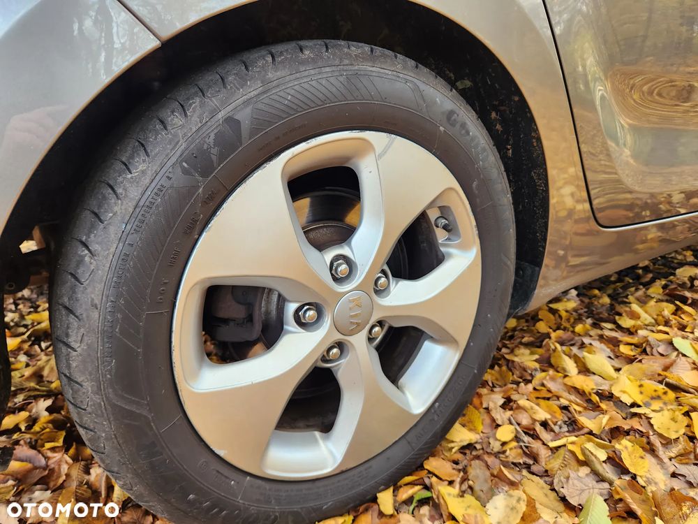 Kia Carens 1.7 CRDi XL 7os - 24