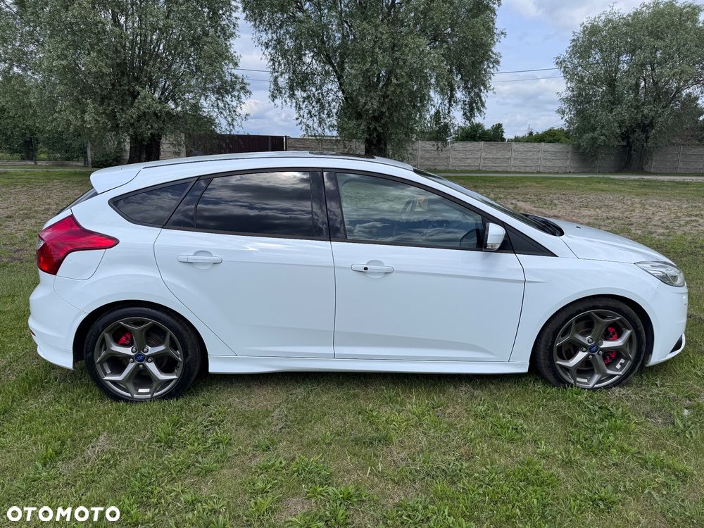 Ford Focus 2.0 EcoBoost ST mit Leder-Sport-Paket - 9