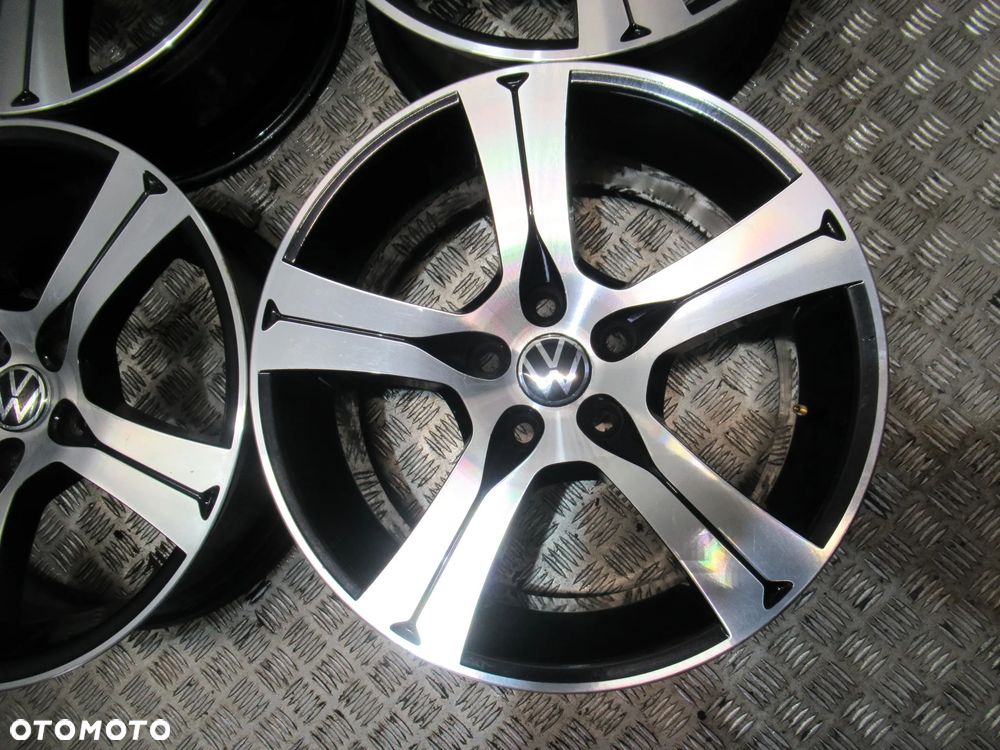 Felgi Vw Golf Passat Caddy Tiguan T-Roc Touran Jetta 7,5Jx17 et35 5x112 - 5