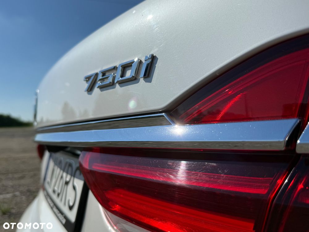 BMW Seria 7 750i xDrive - 18