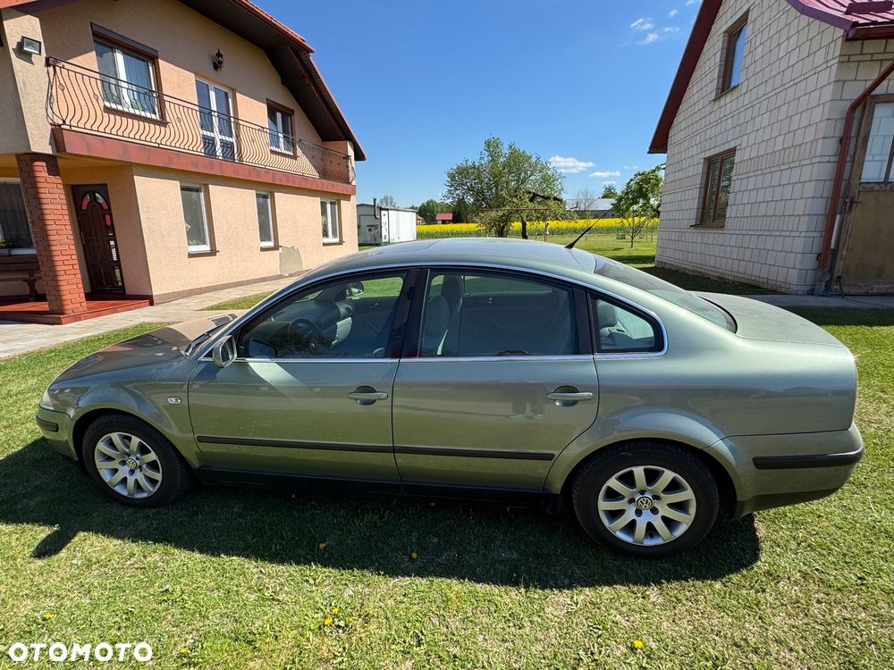 Volkswagen Passat 1.9 TDI Comfortline - 4