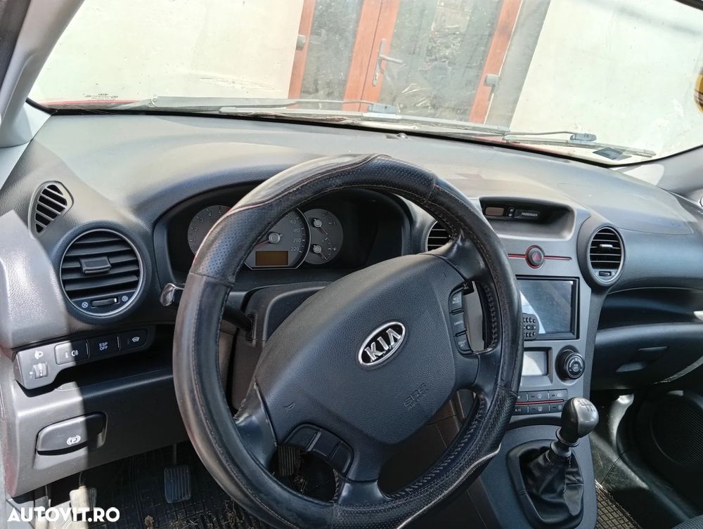 Dezmembrez  KIA CARENS 2008 2.0 CRDI 140 CP E4 - 5