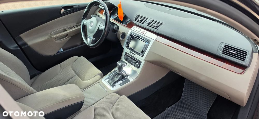 Volkswagen Passat 2.0 TDI Comfortline R-Style DSG - 25