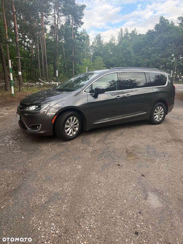Chrysler Pacifica - 2