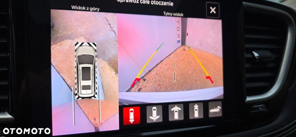 Chrysler Pacifica - 27